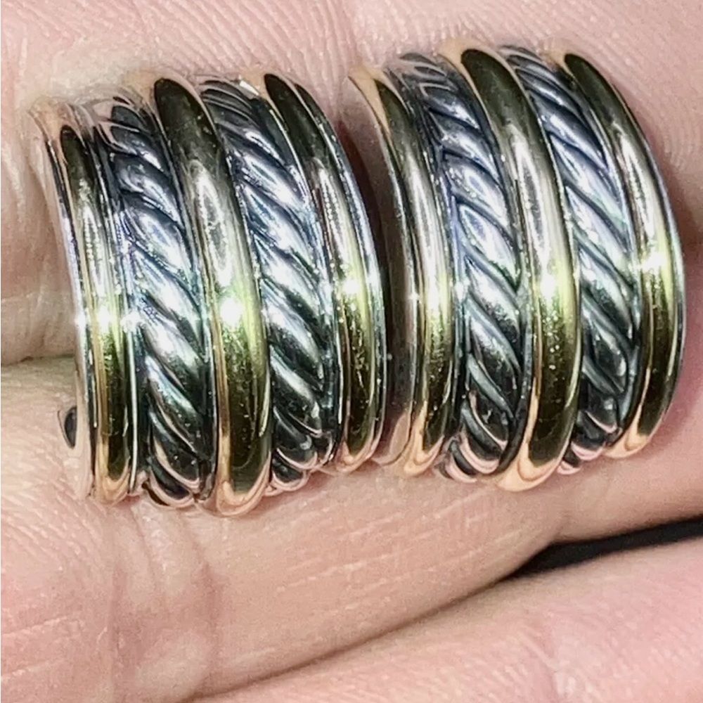David Yurman 925 Silver 750
Gold Double Cable Huggie
Earrings Missing Posts